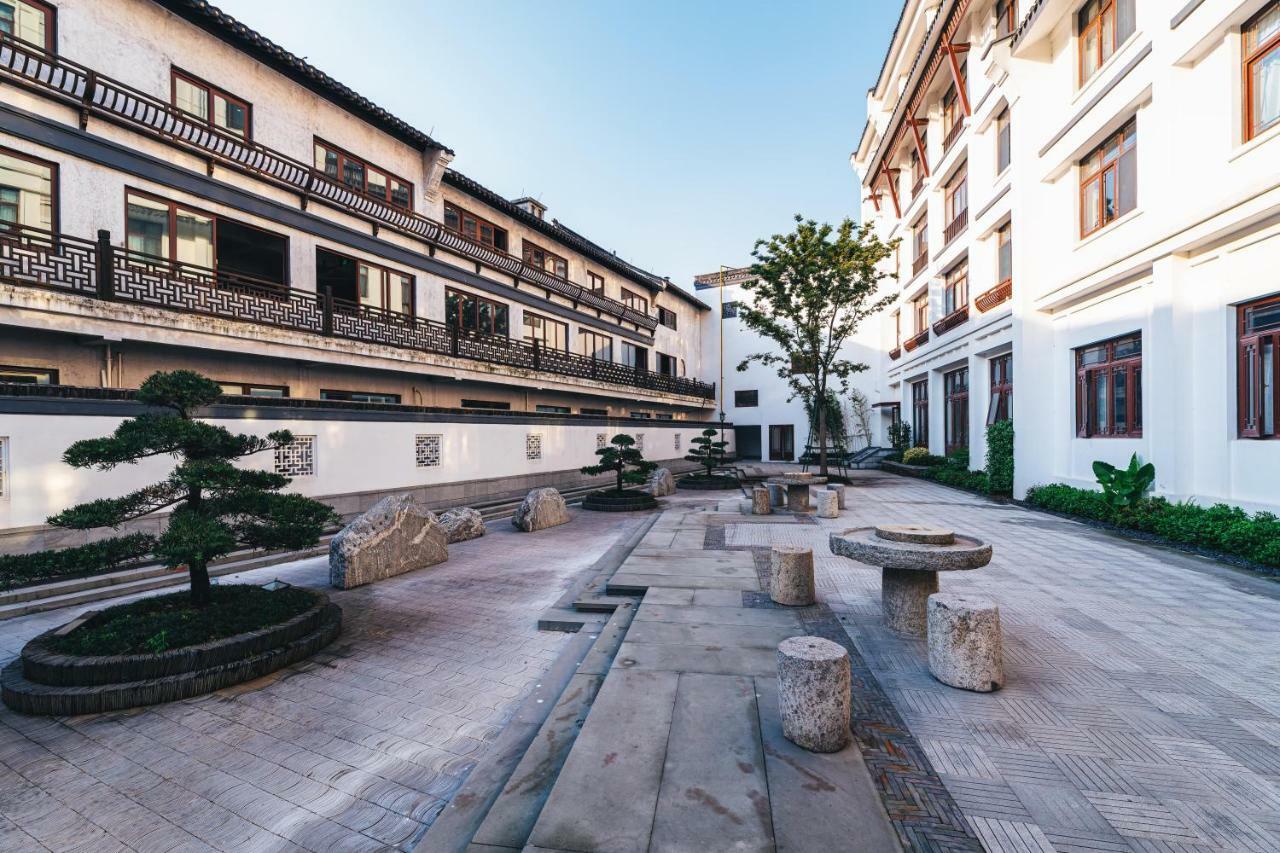 海宁皮革城南关厢亚朵酒店 外观 照片